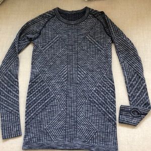 Lululemon running top